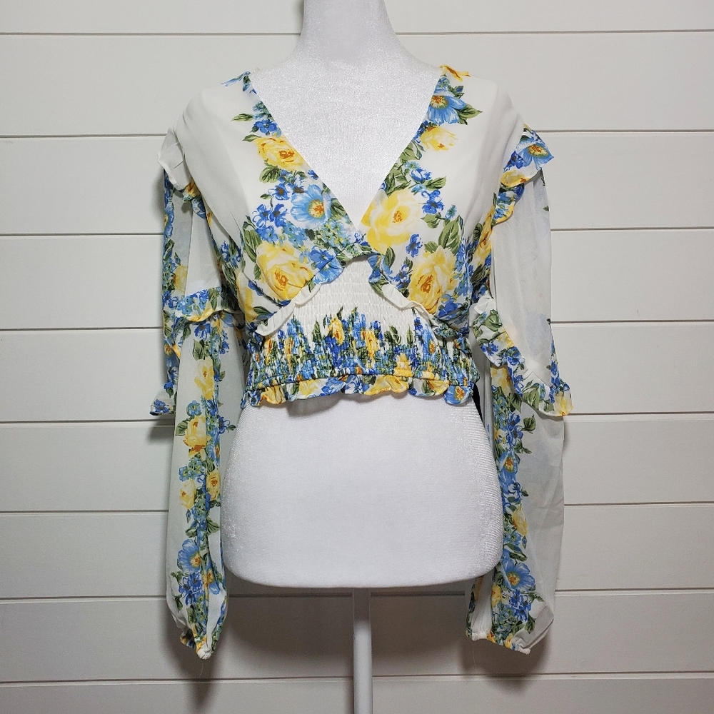 Privy Floral Off‎ Shoulder Crop Top. Size: M.
